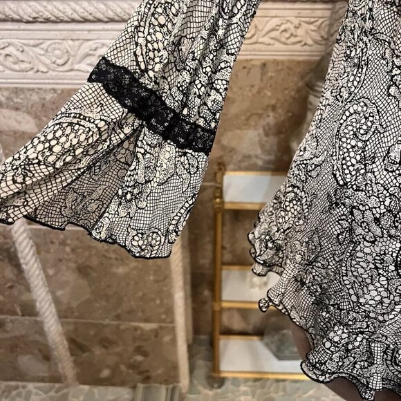 Notations. Size Large. Chiffon Blouse. Lace Inserts. Ruffled. Peplum. B81 - Picture 4 of 7